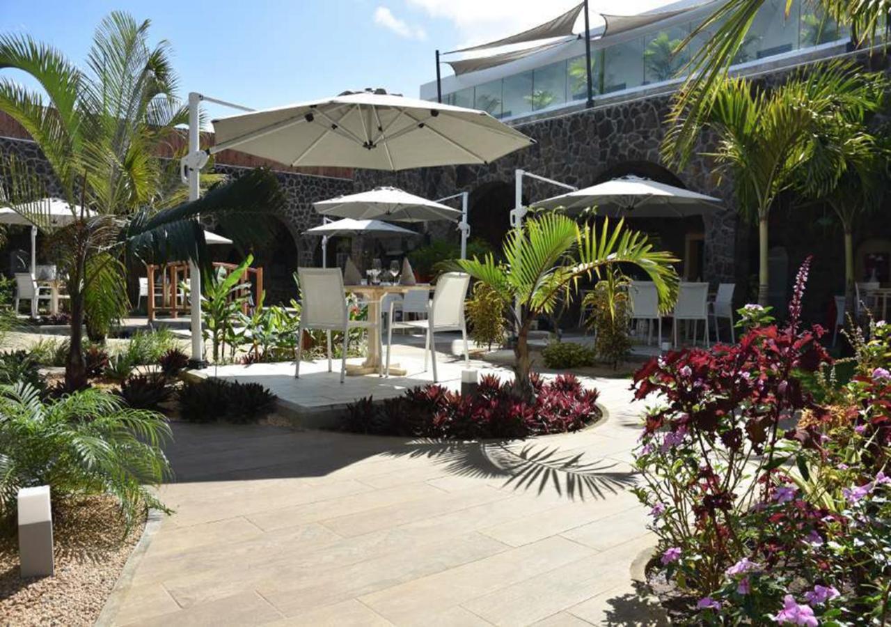 Hacienda Plaza Hotel Pereybere Beach Exterior photo