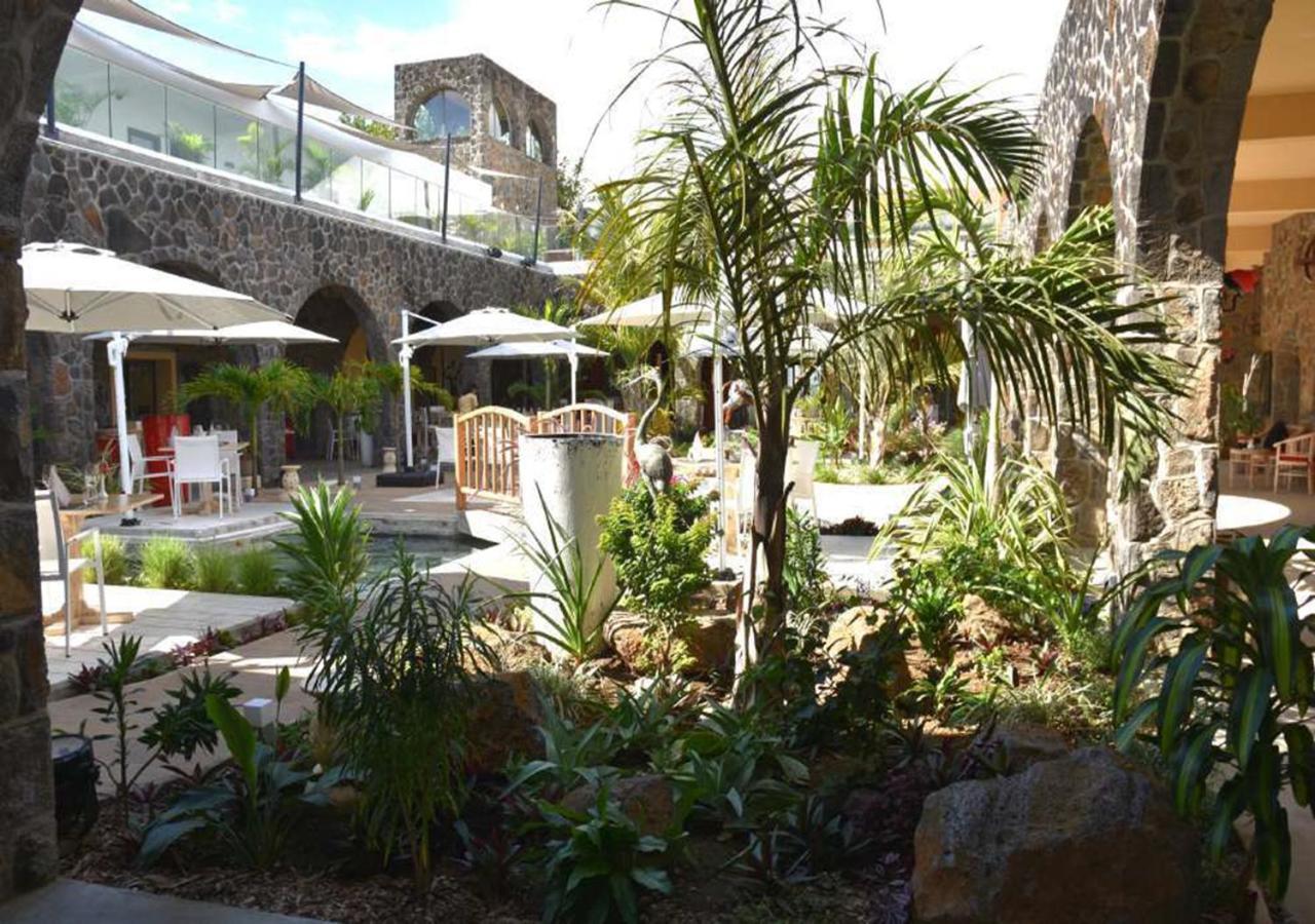 Hacienda Plaza Hotel Pereybere Beach Exterior photo