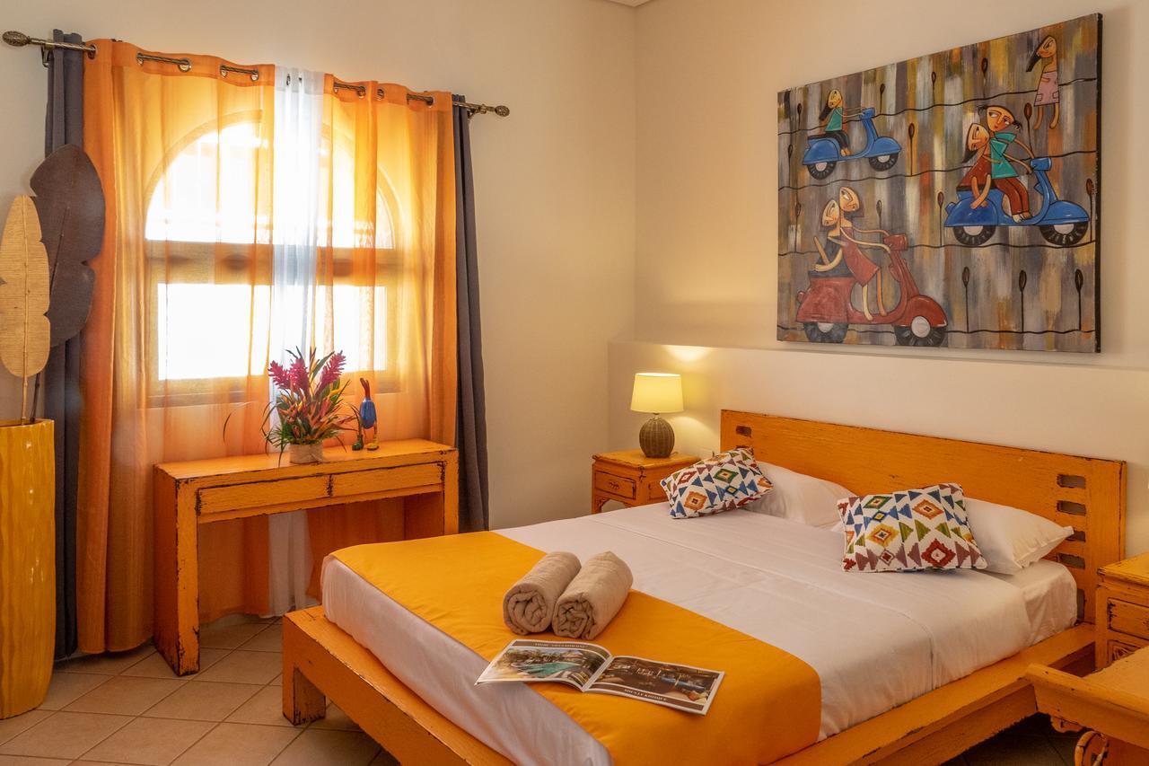 Hacienda Plaza Hotel Pereybere Beach Exterior photo