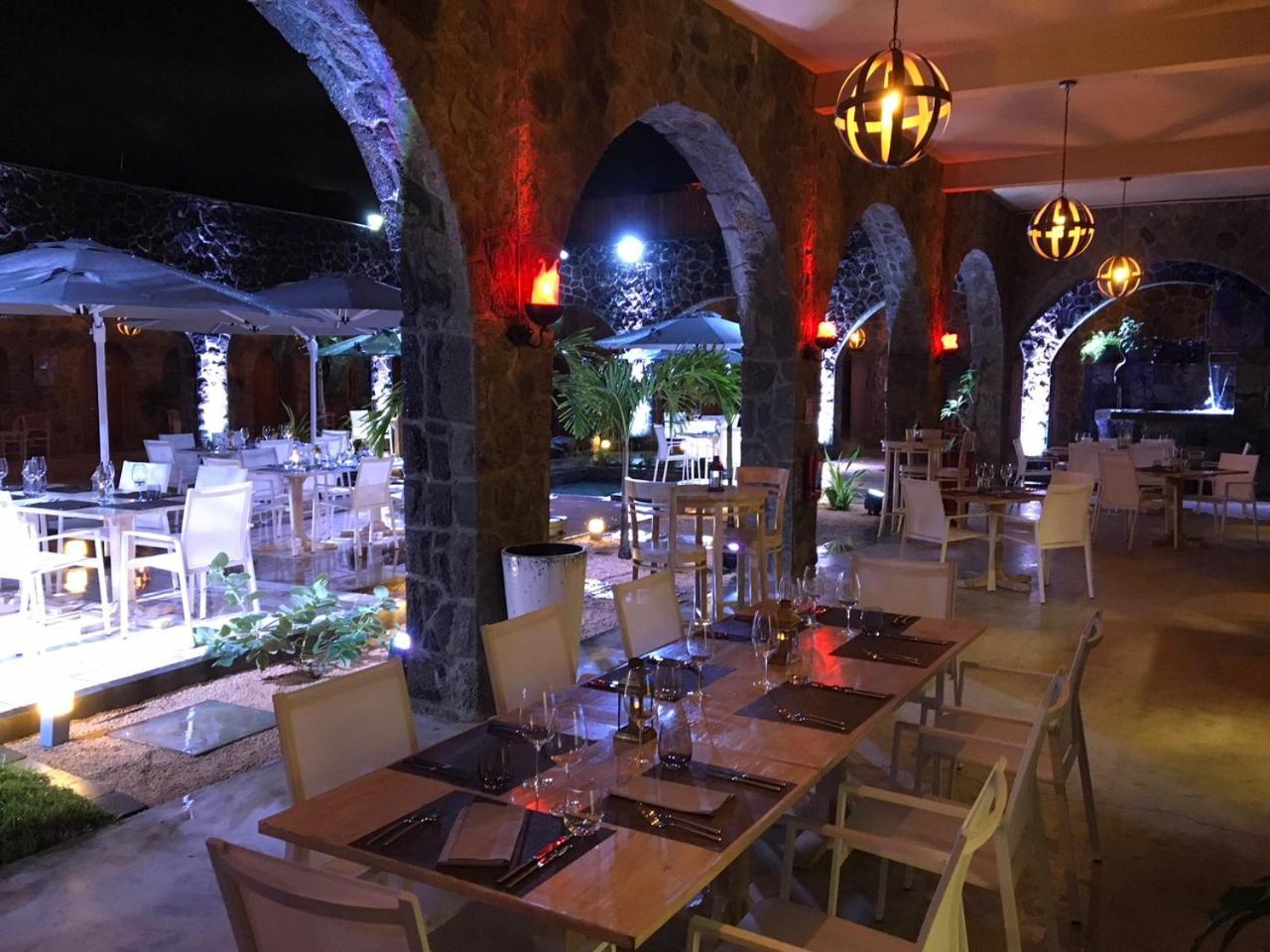 Hacienda Plaza Hotel Pereybere Beach Exterior photo