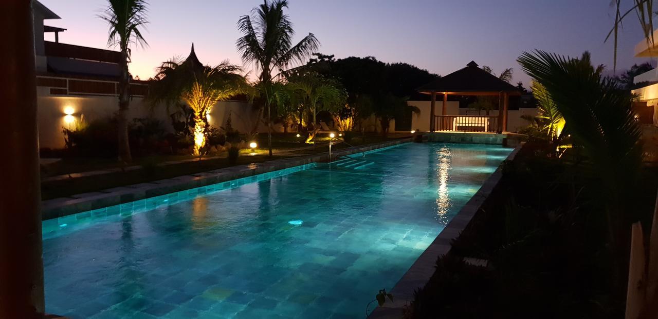 Hacienda Plaza Hotel Pereybere Beach Exterior photo
