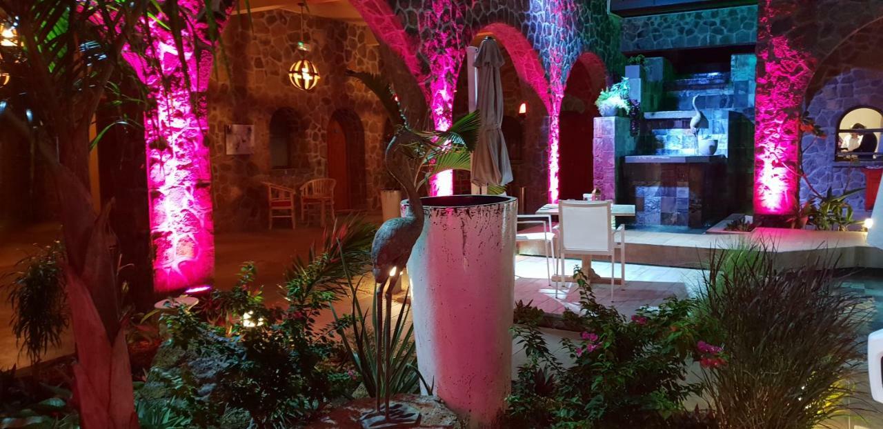 Hacienda Plaza Hotel Pereybere Beach Exterior photo