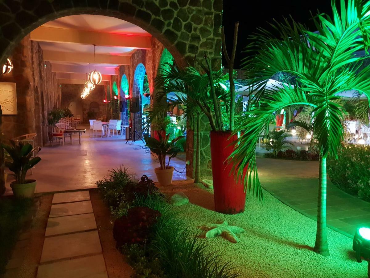 Hacienda Plaza Hotel Pereybere Beach Exterior photo